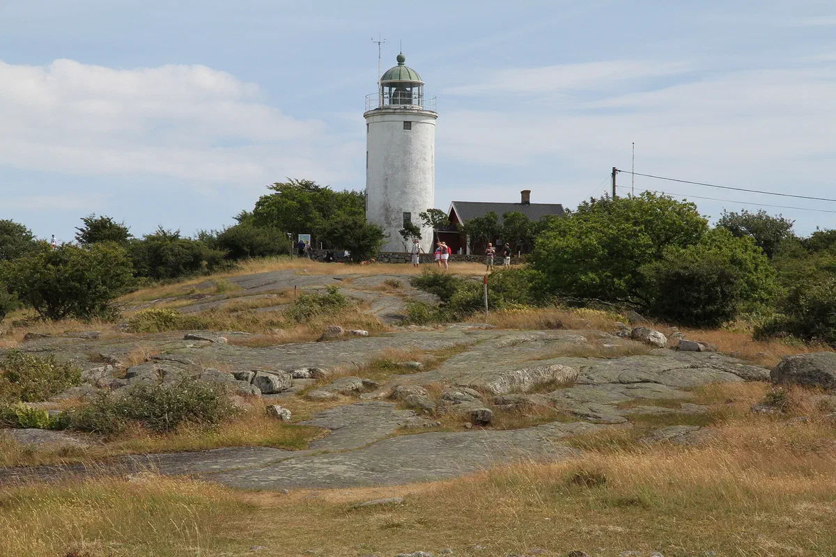 Hanö fyr, uppe på öns kala klippor.