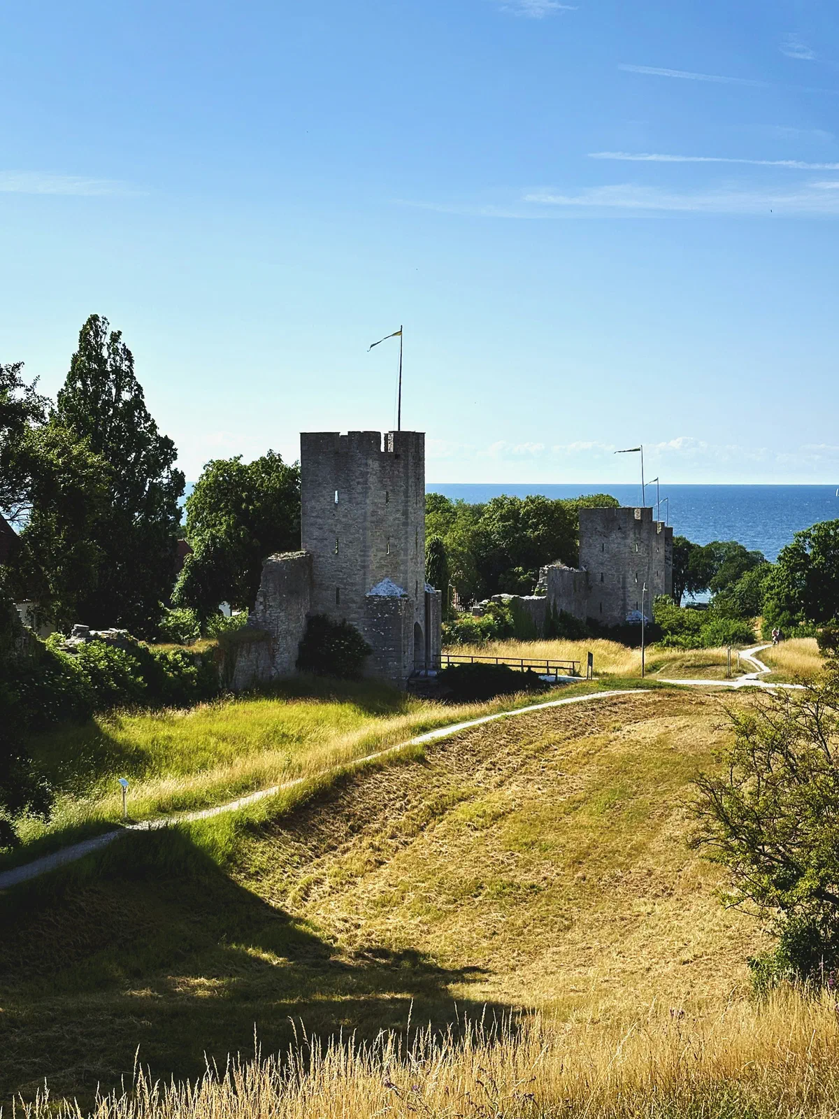 Visby ringmur, 3,4 kilometer lång.