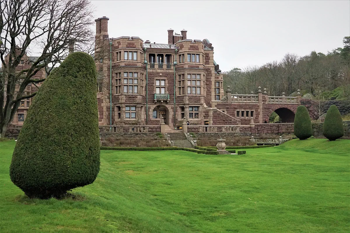 Tjolöholms slott, byggt i engelsk tudorstil 1898–1904.