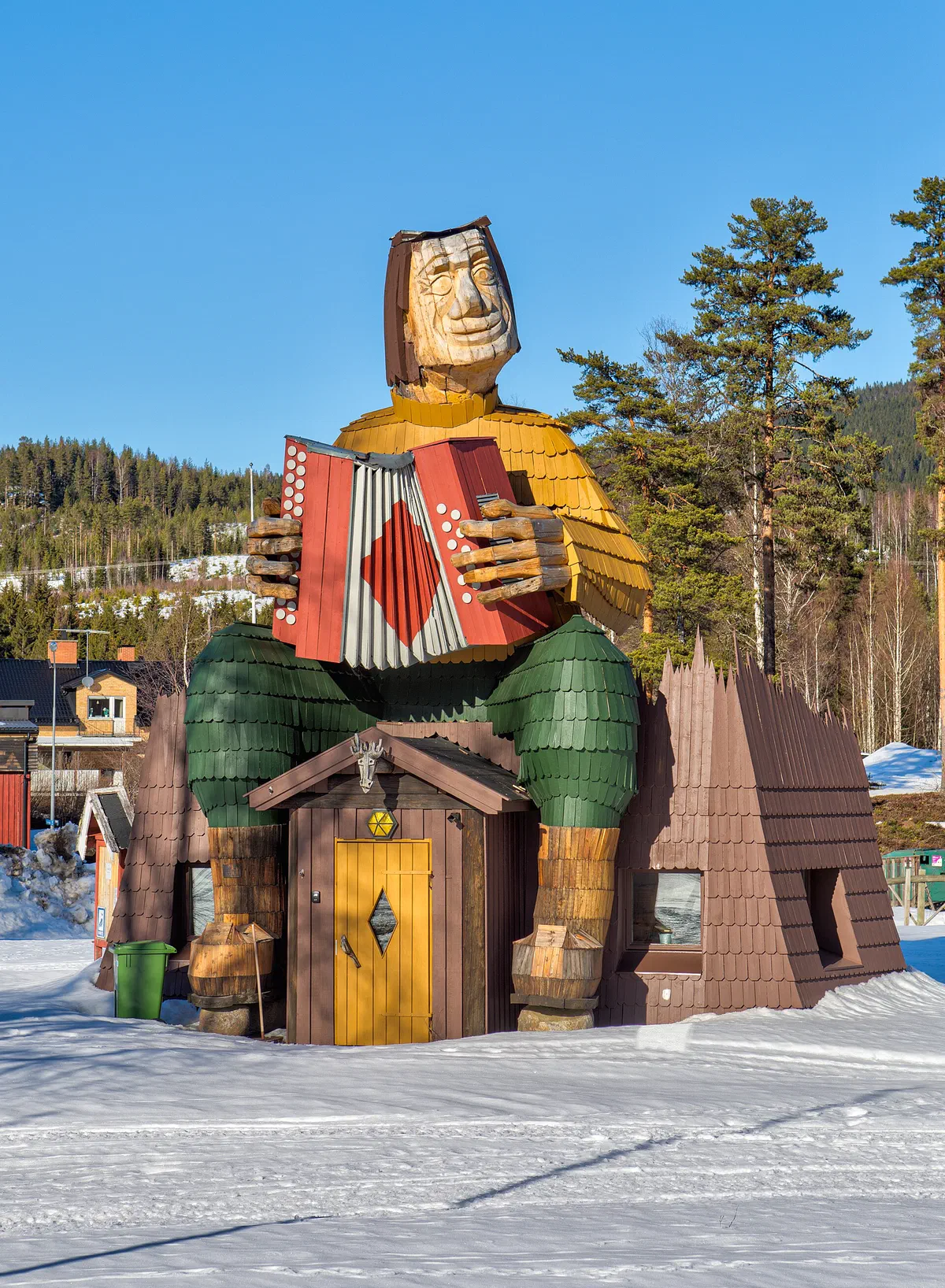 Finnskogajätten i Höljes, ett konstverk av Lasse Kuparinen från 1987.
