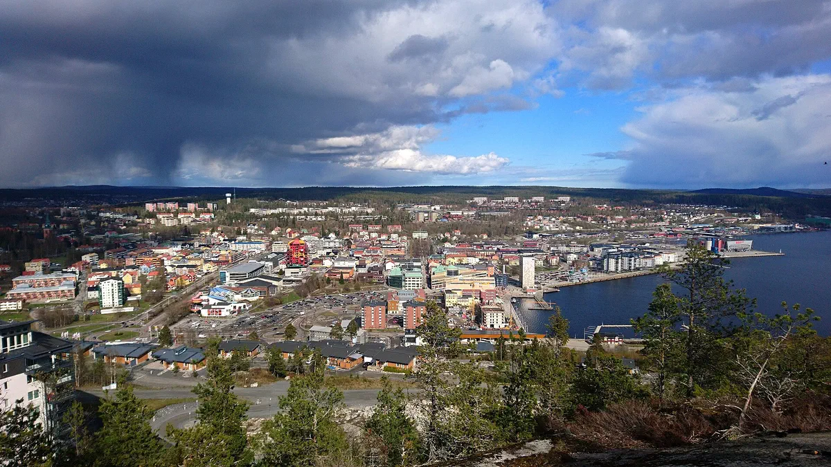 Utsikt över Örnsköldsvik och hamnen.